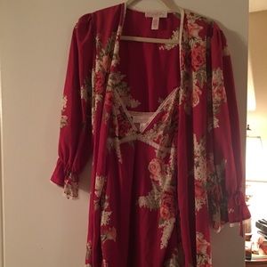 Beautiful Oscar de la Renta Robe and Gown Set NEW